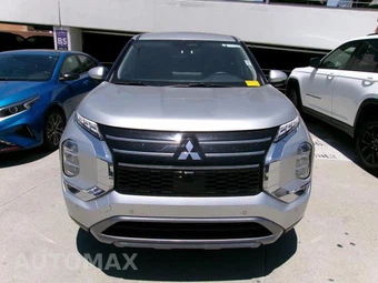 2025 Mitsubishi Outlander SE - miniatura 17