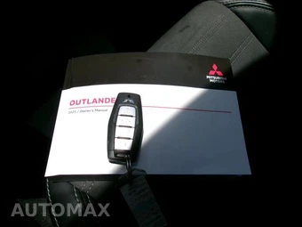 2025 Mitsubishi Outlander SE - miniatura 3