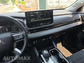 2025 Mitsubishi Outlander SE - miniatura 10