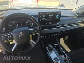 2025 Mitsubishi Outlander SE - miniatura 11