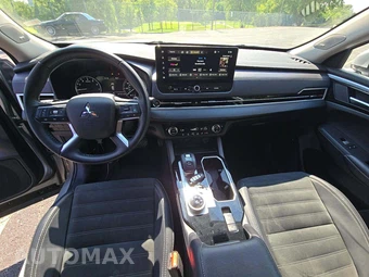 2025 Mitsubishi Outlander SE - miniatura 10