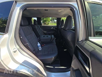 2025 Mitsubishi Outlander SE - miniatura 16