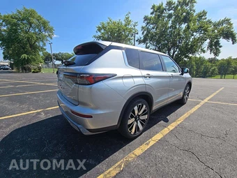 2025 Mitsubishi Outlander SE - miniatura 3