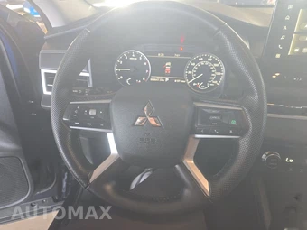 2025 Mitsubishi Outlander SE - miniatura 10