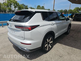 2025 Mitsubishi Outlander SE - miniatura 4
