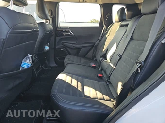 2025 Mitsubishi Outlander SE - miniatura 13