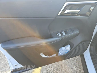 2025 Mitsubishi Outlander SE - miniatura 9