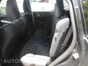 2025 Mitsubishi Outlander SE - miniatura 18
