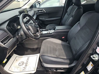 2025 Mitsubishi Outlander SE - miniatura 7