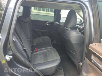 2025 Mitsubishi Outlander SE - miniatura 17