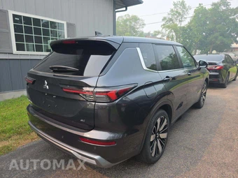 2025 Mitsubishi Outlander SE - miniatura 3