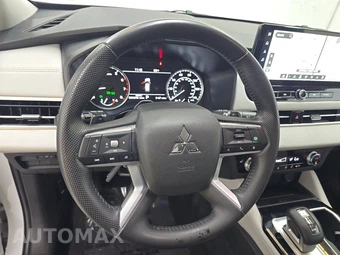 2025 Mitsubishi Outlander SE - miniatura 10