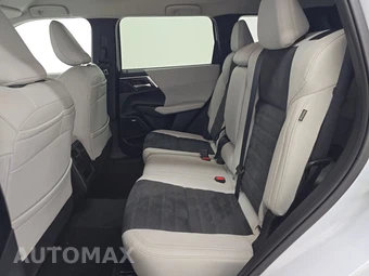 2025 Mitsubishi Outlander SE - miniatura 13