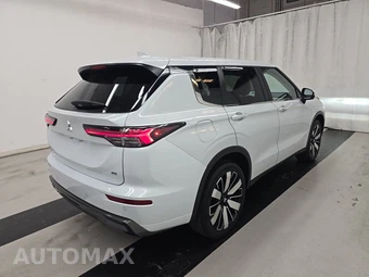 2025 Mitsubishi Outlander SE - miniatura 4