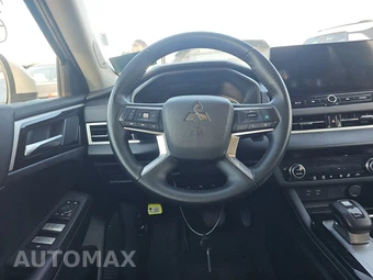 2025 Mitsubishi Outlander SE - miniatura 10