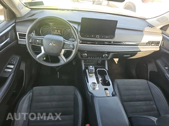 2025 Mitsubishi Outlander SE - miniatura 11