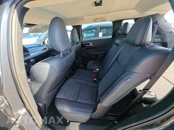 2025 Mitsubishi Outlander SE - miniatura 13