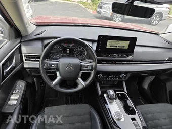 2025 Mitsubishi Outlander SE - miniatura 18