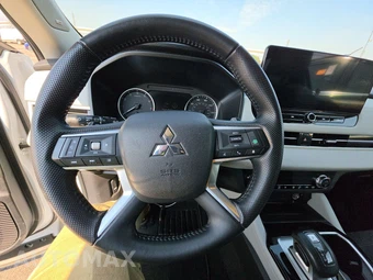 2025 Mitsubishi Outlander SE - miniatura 10