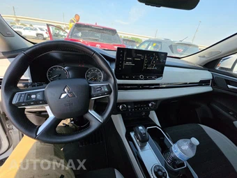 2025 Mitsubishi Outlander SE - miniatura 11