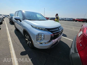 2025 Mitsubishi Outlander SE - miniatura 3
