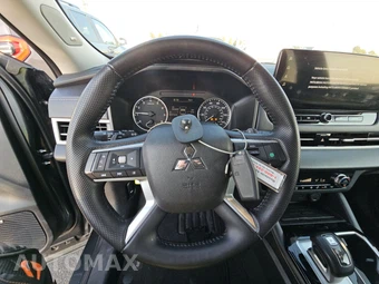 2025 Mitsubishi Outlander SE - miniatura 10