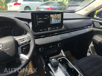 2025 Mitsubishi Outlander SE - miniatura 10