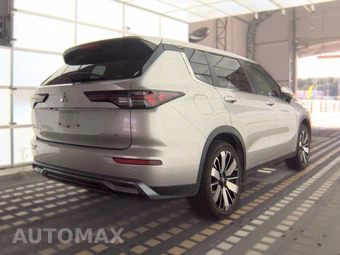 2025 Mitsubishi Outlander SE - miniatura 4