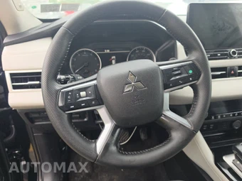 2025 Mitsubishi Outlander SE - miniatura 10