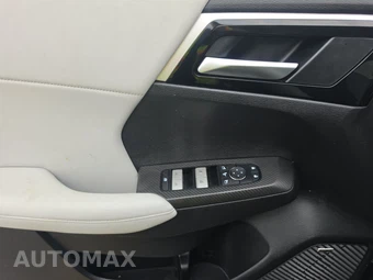 2025 Mitsubishi Outlander SE - miniatura 9