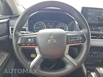2025 Mitsubishi Outlander SE - miniatura 10
