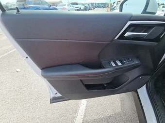2025 Mitsubishi Outlander SE - miniatura 9