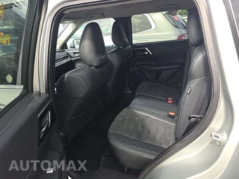 2025 Mitsubishi Outlander SE - miniatura 13