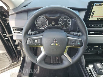 2025 Mitsubishi Outlander SE - miniatura 10