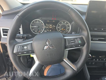 2025 Mitsubishi Outlander SE - miniatura 10