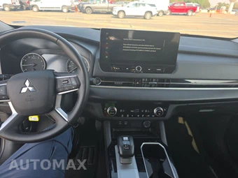 2025 Mitsubishi Outlander SE - miniatura 11