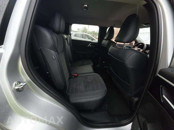 2025 Mitsubishi Outlander SE - miniatura 17