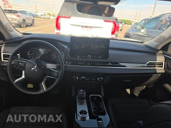 2025 Mitsubishi Outlander SE - miniatura 11