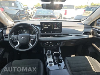 2025 Mitsubishi Outlander SE - miniatura 11
