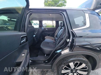 2025 Mitsubishi Outlander SE - miniatura 13