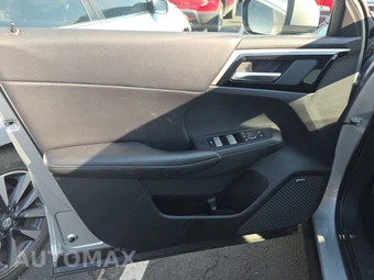 2025 Mitsubishi Outlander SE - miniatura 9