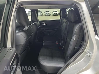 2025 Mitsubishi Outlander SE - miniatura 16