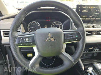 2025 Mitsubishi Outlander SE - miniatura 10