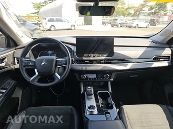 2025 Mitsubishi Outlander SE - miniatura 11