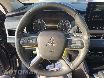 2025 Mitsubishi Outlander SE - miniatura 10