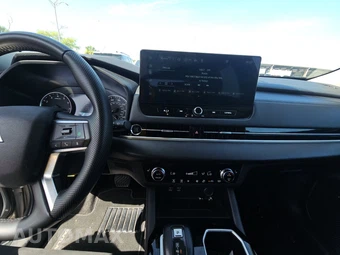 2025 Mitsubishi Outlander SE - miniatura 11