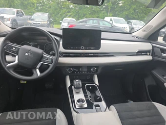 2025 Mitsubishi Outlander SE - miniatura 11