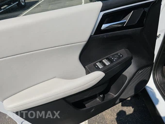 2025 Mitsubishi Outlander SE - miniatura 9
