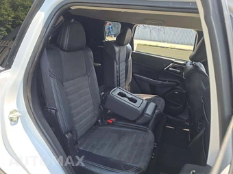 2025 Mitsubishi Outlander SE - miniatura 17