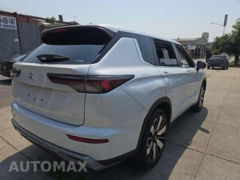2025 Mitsubishi Outlander SE - miniatura 3